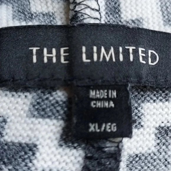 The Limited Chevron Convertible Cardigan Wrap/ Black & Ivory XL - Picture 10 of 11